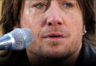 FANS RALLY AROUND KEITH URBAN AFTER HE ASKS THEM TO PRAY FOR HIM.